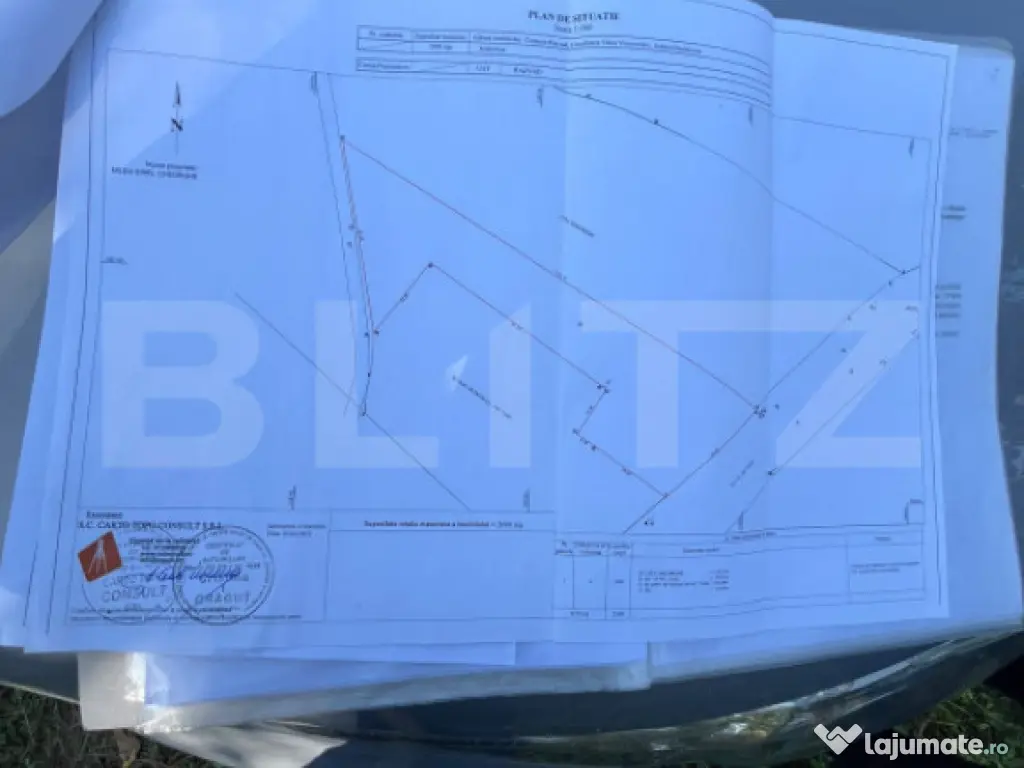 Teren intravilan de vânzare, 2.000 mp, deschidere 30 m