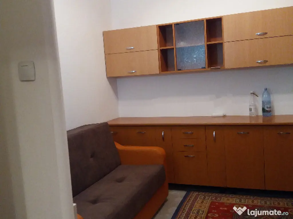 La 9 minute de Universitate, inchiriez garsoniera dubla 