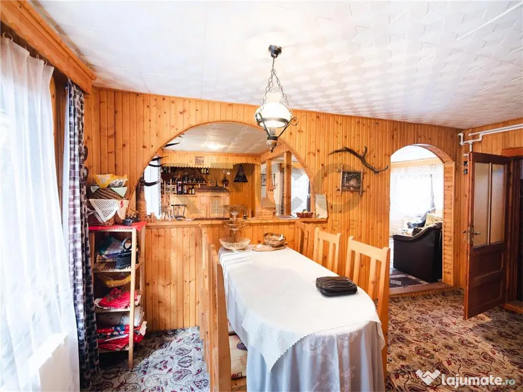 Pensiune cu 10 camere si 3700 mp teren, Arieseni