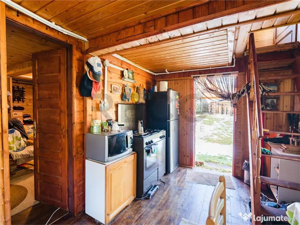 Pensiune cu 10 camere si 3700 mp teren, Arieseni