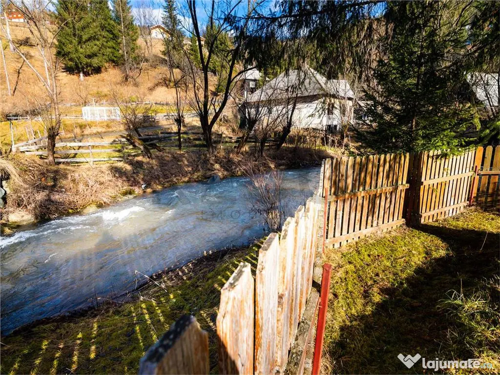 Pensiune cu 10 camere si 3700 mp teren, Arieseni