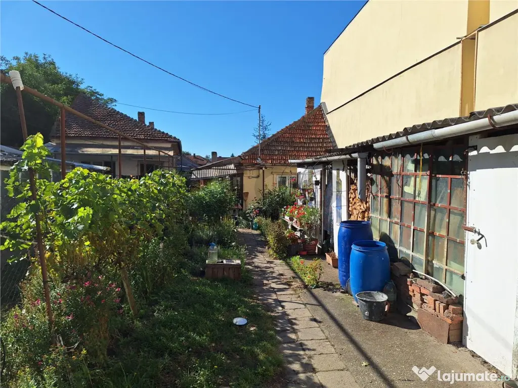 Reco, Casa demolabila, Oradea