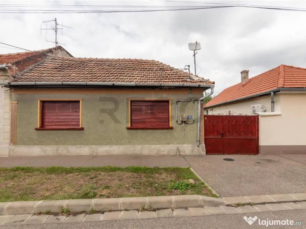 Casa renovabila cu teren de 620 mp in Cantemir 