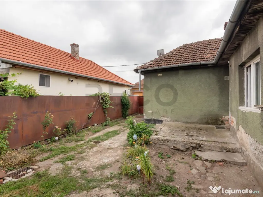 Casa renovabila cu teren de 620 mp in Cantemir 