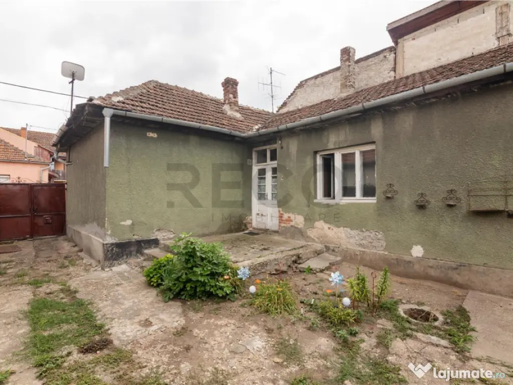 Casa renovabila cu teren de 620 mp in Cantemir 