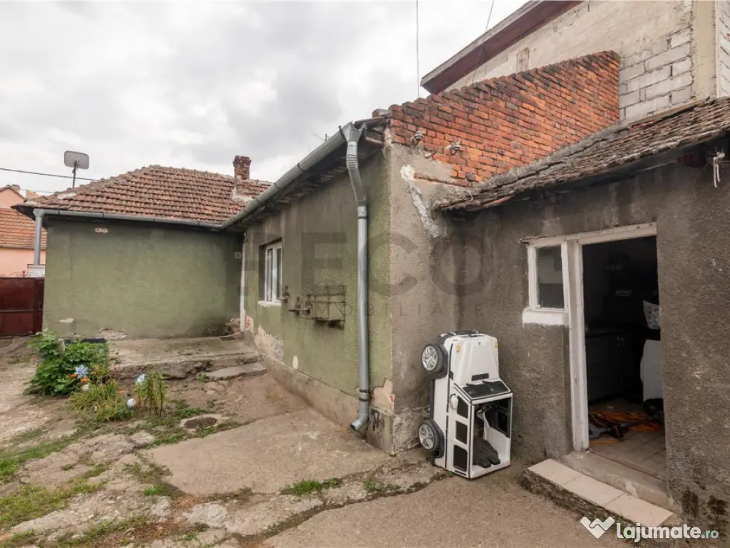 Casa renovabila cu teren de 620 mp in Cantemir 