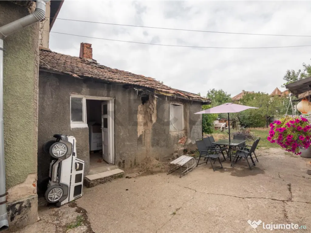 Casa renovabila cu teren de 620 mp in Cantemir 