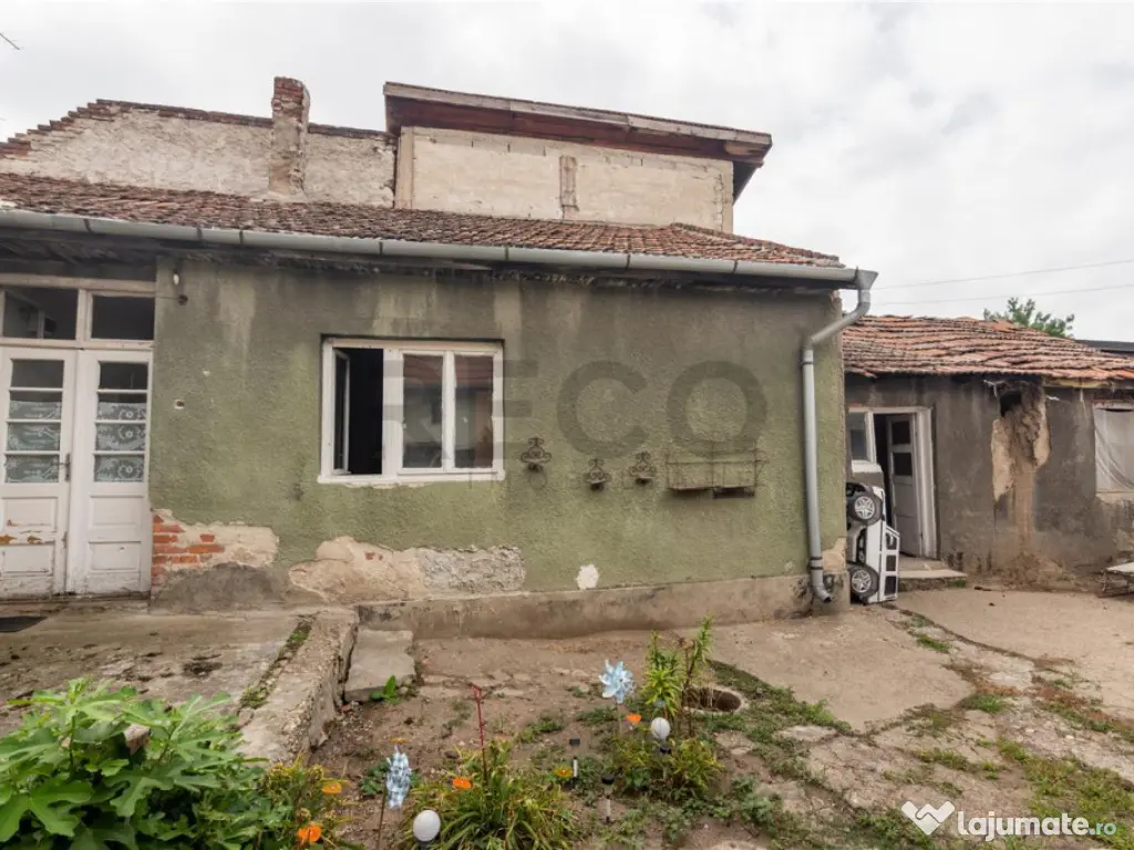 Casa renovabila cu teren de 620 mp in Cantemir 