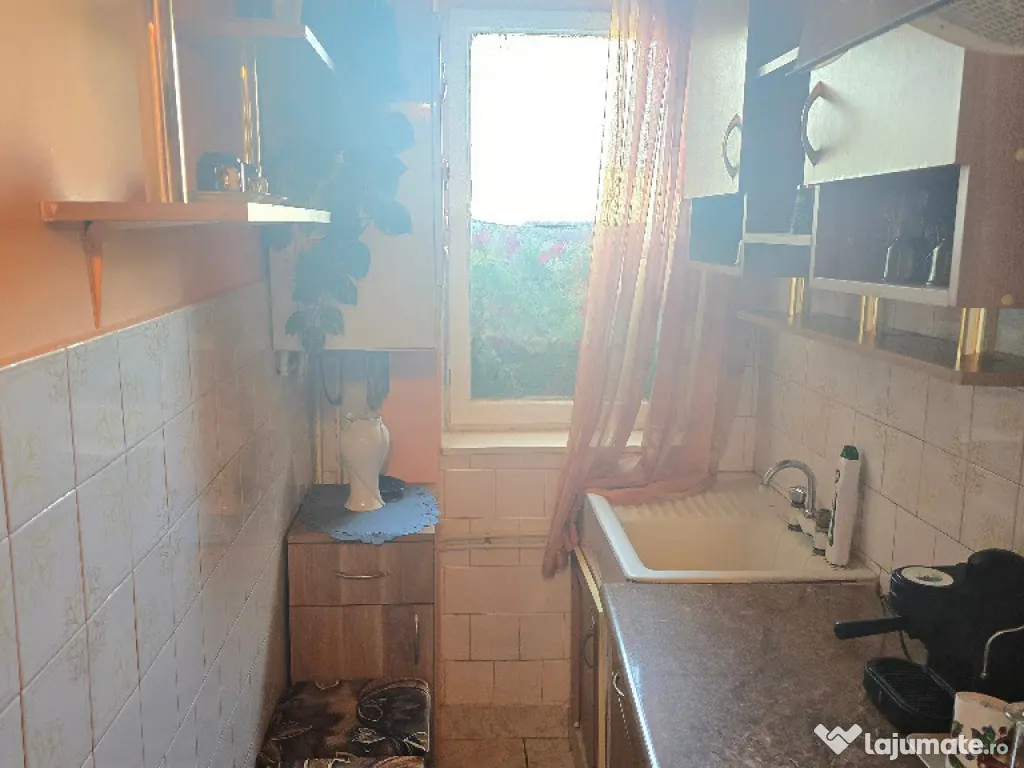 Vand apartament cu 2 camere in Deva, zona Dacia, etaj 2, mobilat, 