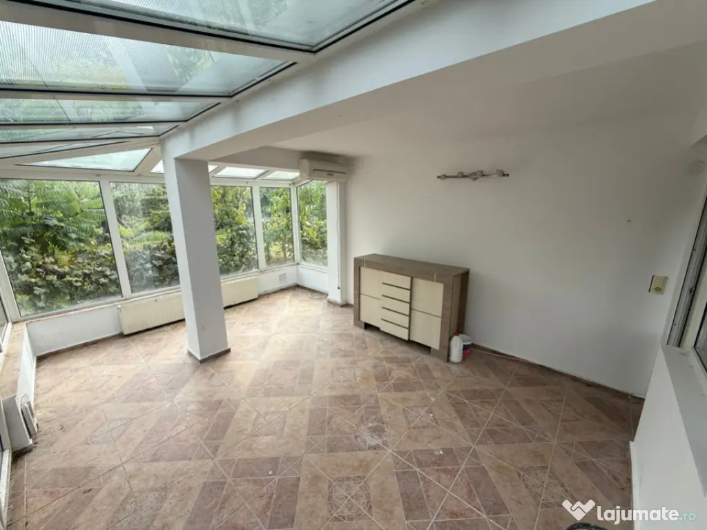 Apartament 3 camere, in casa tip vilă, cu terasă extinsă,