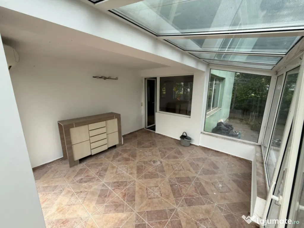 Apartament 3 camere, in casa tip vilă, cu terasă extinsă,