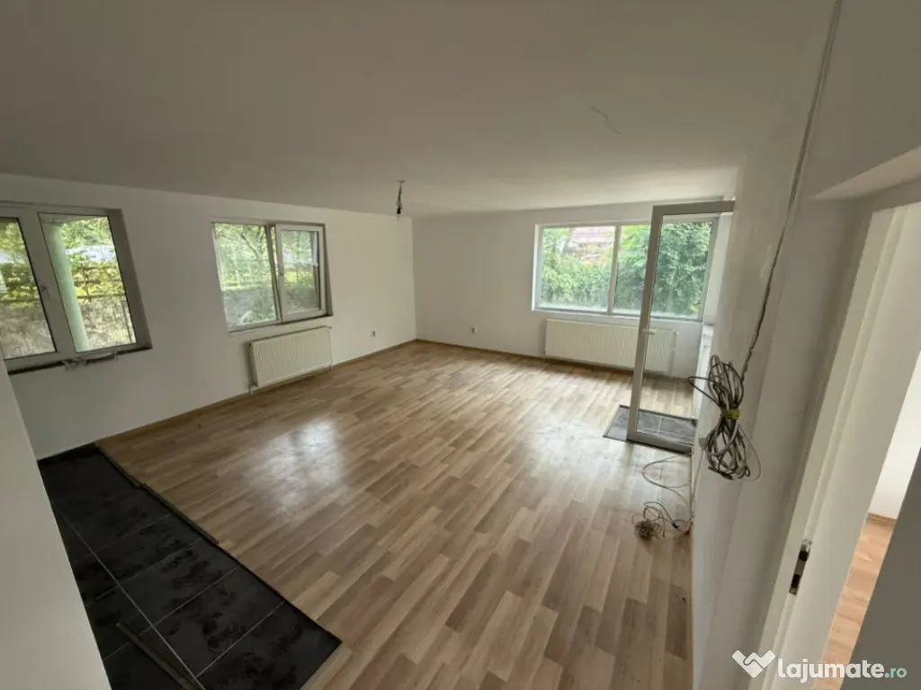 Apartament 3 camere, in casa tip vilă, cu terasă extinsă,