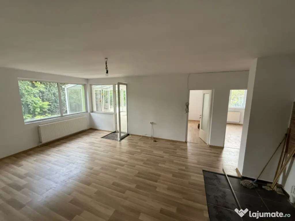 Apartament 3 camere, in casa tip vilă, cu terasă extinsă,