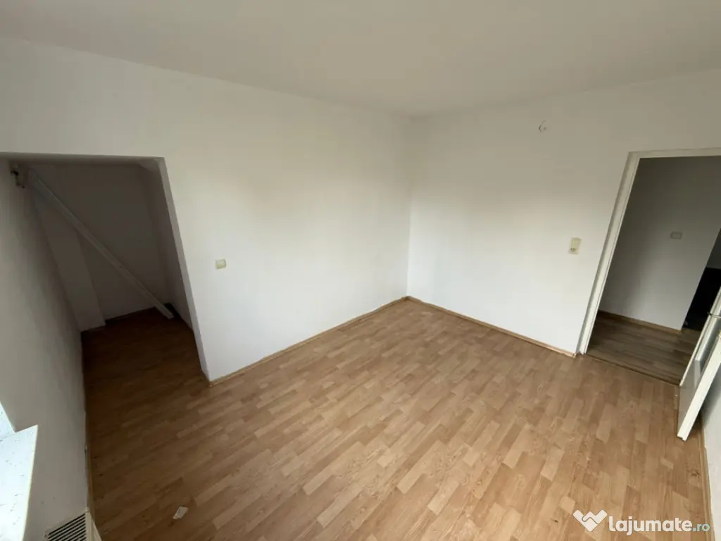 Apartament 3 camere, in casa tip vilă, cu terasă extinsă,