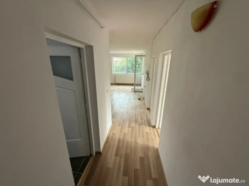 Apartament 3 camere, in casa tip vilă, cu terasă extinsă,
