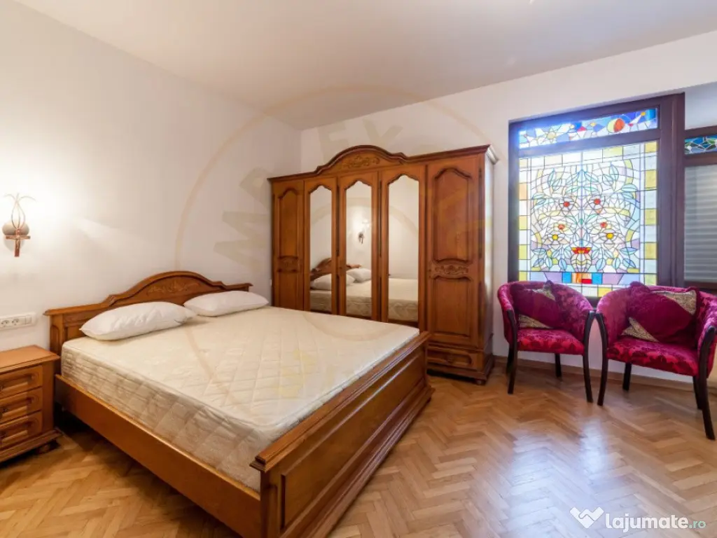 Vila zona Expo Parc - 2 apartamente, curte comuna 