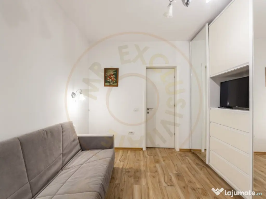 Vila zona Expo Parc - 2 apartamente, curte comuna 