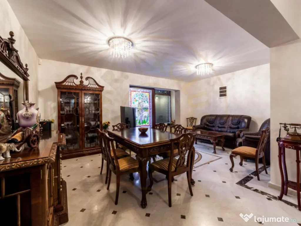 Vila zona Expo Parc - 2 apartamente, curte comuna 