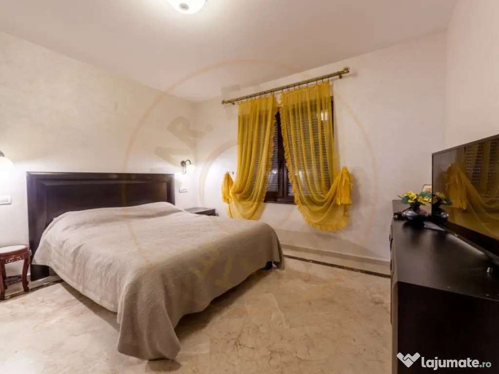 Vila zona Expo Parc - 2 apartamente, curte comuna 