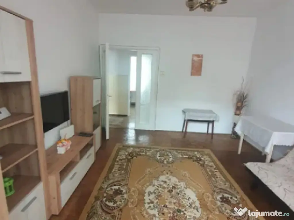 Apartament 2 camere, decomandat - zona Tractorul