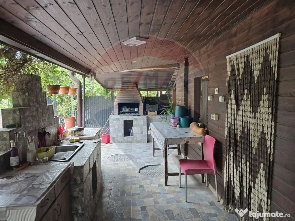 Casă / Vilă cu 5 camere de vânzare 