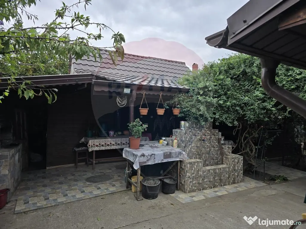 Casă / Vilă cu 5 camere de vânzare 