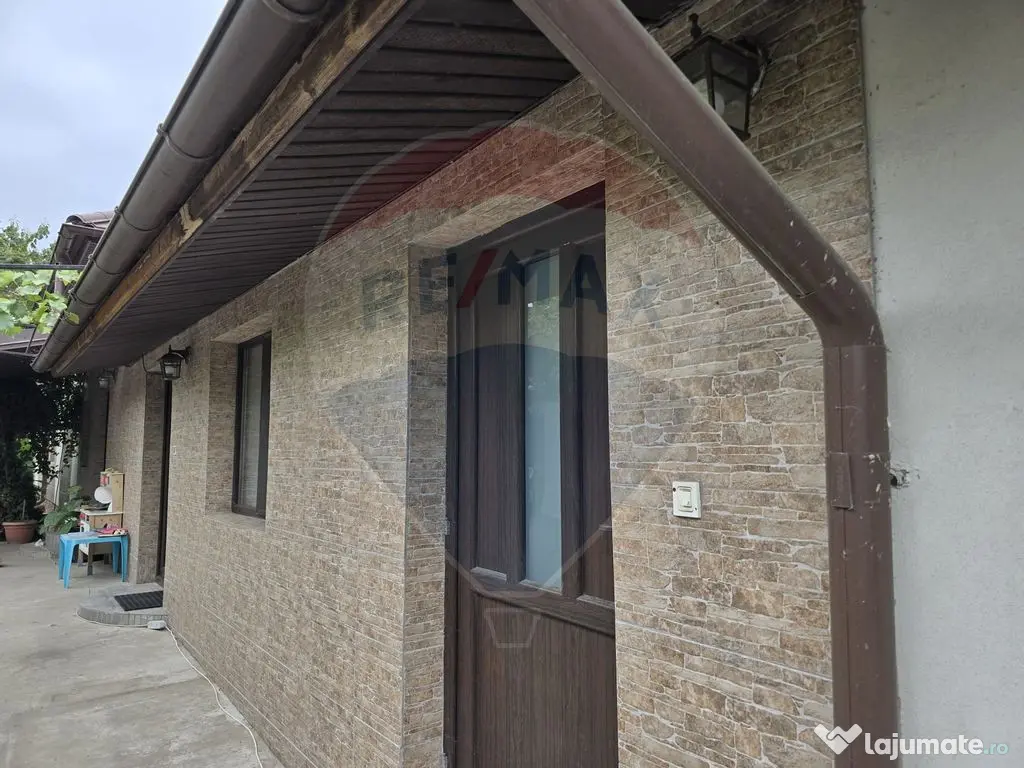 Casă / Vilă cu 5 camere de vânzare 