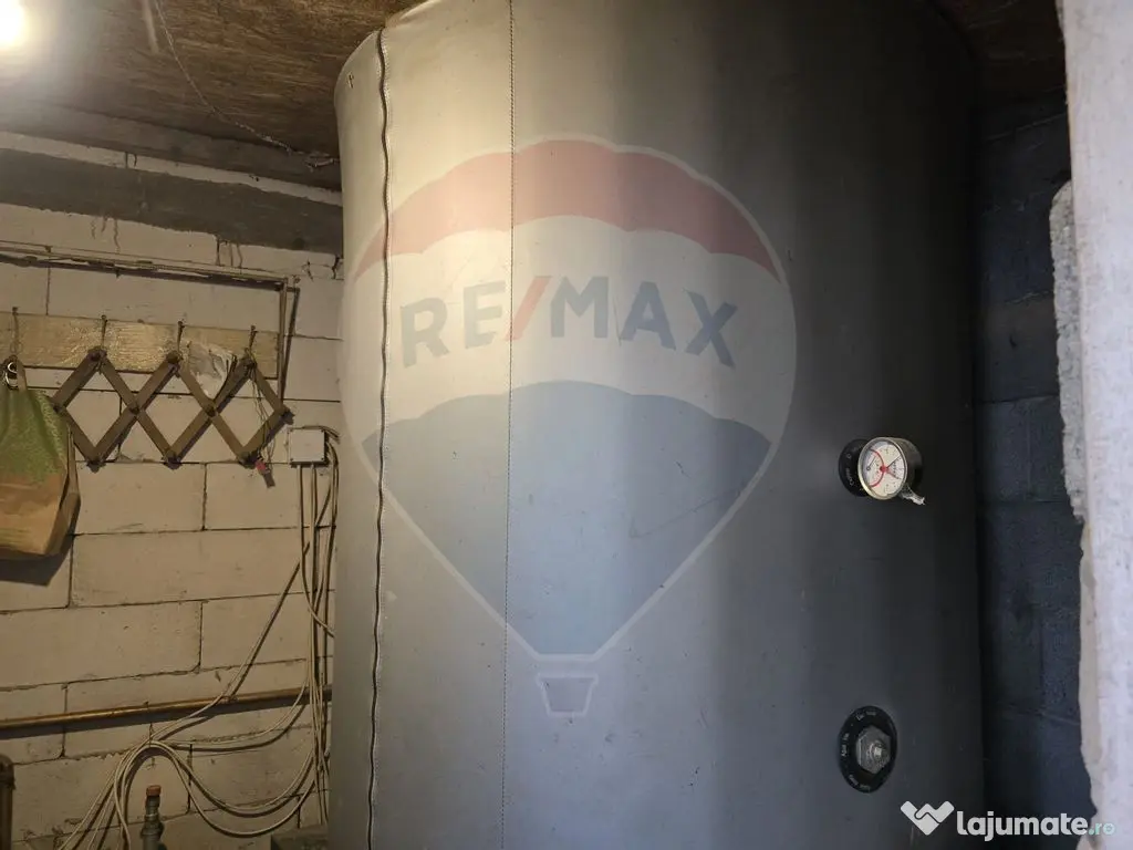 Casă / Vilă cu 5 camere de vânzare 