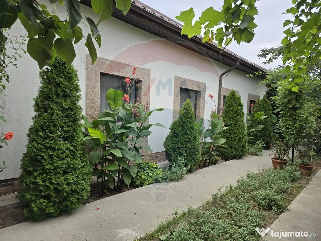 Casă / Vilă cu 5 camere de vânzare 