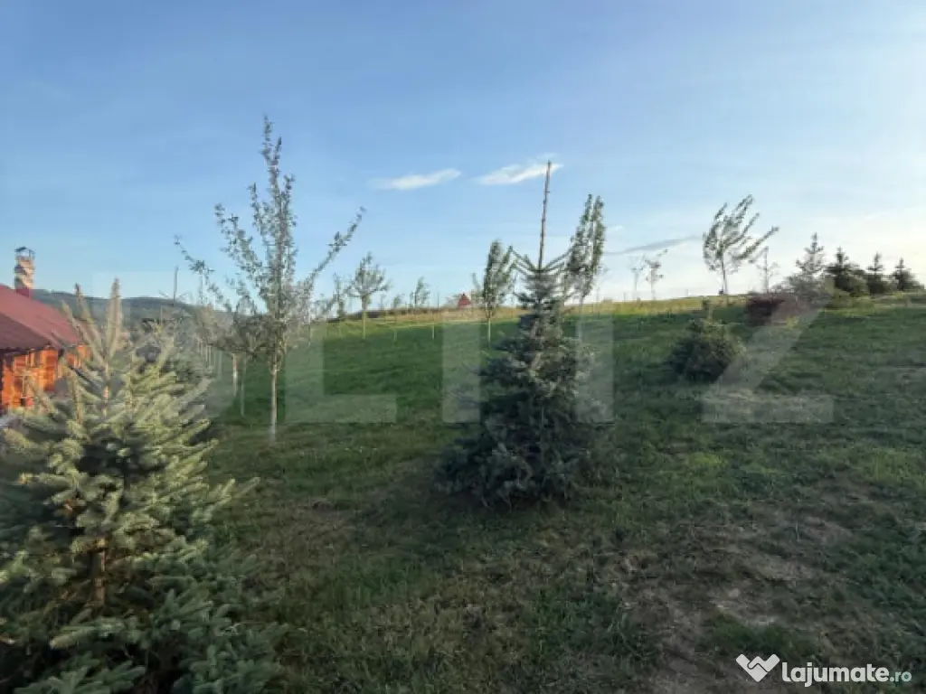 Cabana din lemn rotund, 2 camere, 140 mp, teren 2800 mp, Pal 