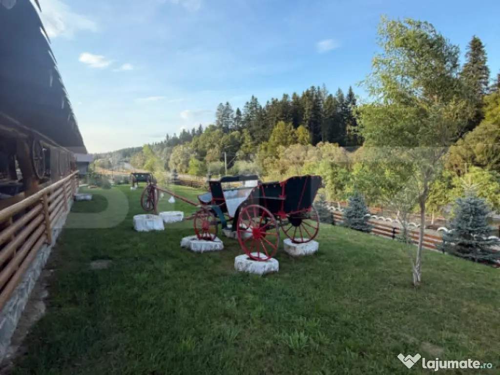 Cabana din lemn rotund, 2 camere, 140 mp, teren 2800 mp, Pal 