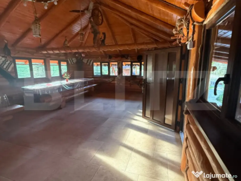 Cabana din lemn rotund, 2 camere, 140 mp, teren 2800 mp, Pal 