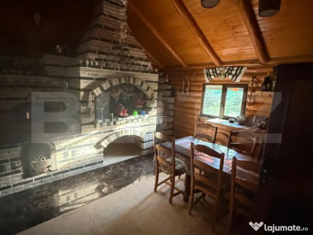 Cabana din lemn rotund, 2 camere, 140 mp, teren 2800 mp, Pal 