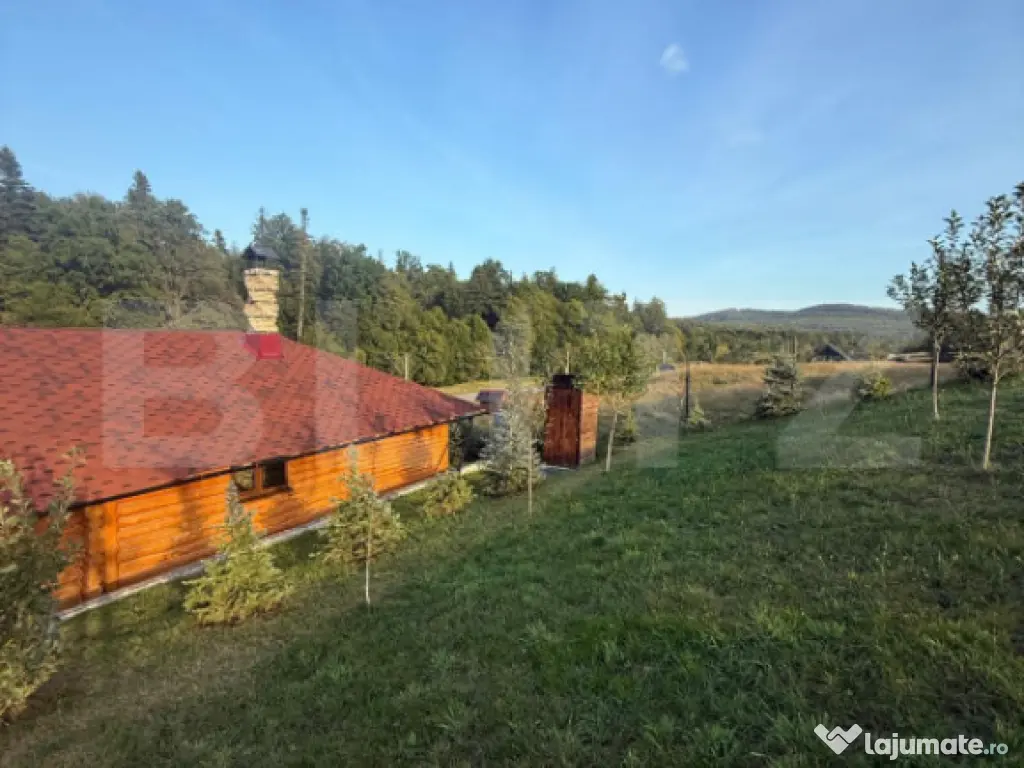 Cabana din lemn rotund, 2 camere, 140 mp, teren 2800 mp, Pal 