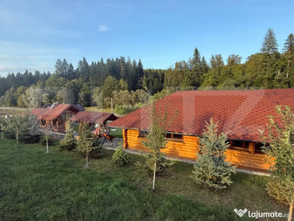 Cabana din lemn rotund, 2 camere, 140 mp, teren 2800 mp, Pal 