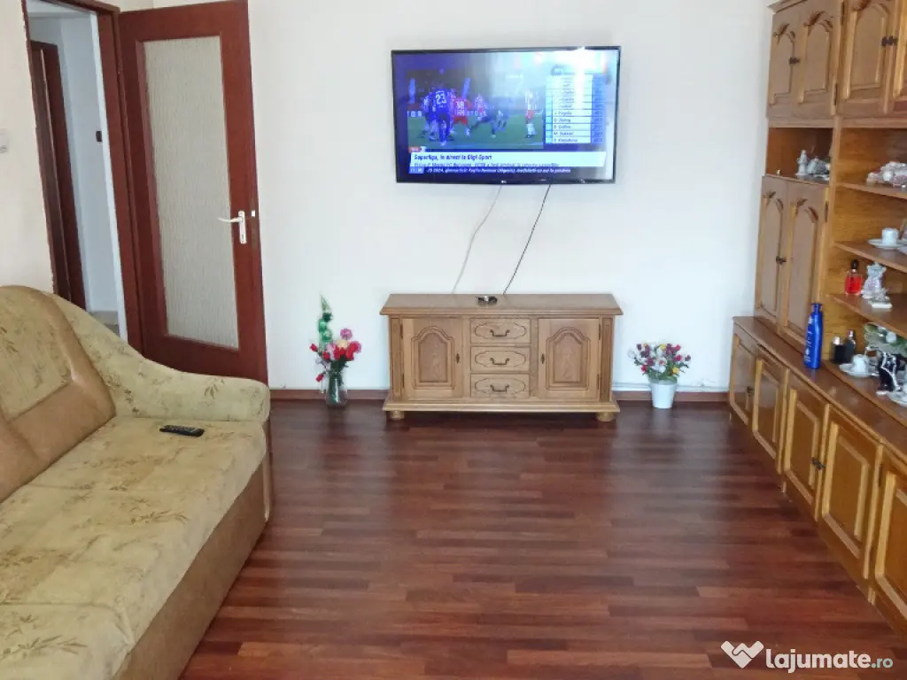 Vand apartament de 3 camere decomandat Deva, etaj 2, Micro 15, mobilat