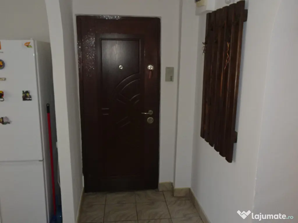 Vand apartament de 3 camere decomandat Deva, etaj 2, Micro 15, mobilat