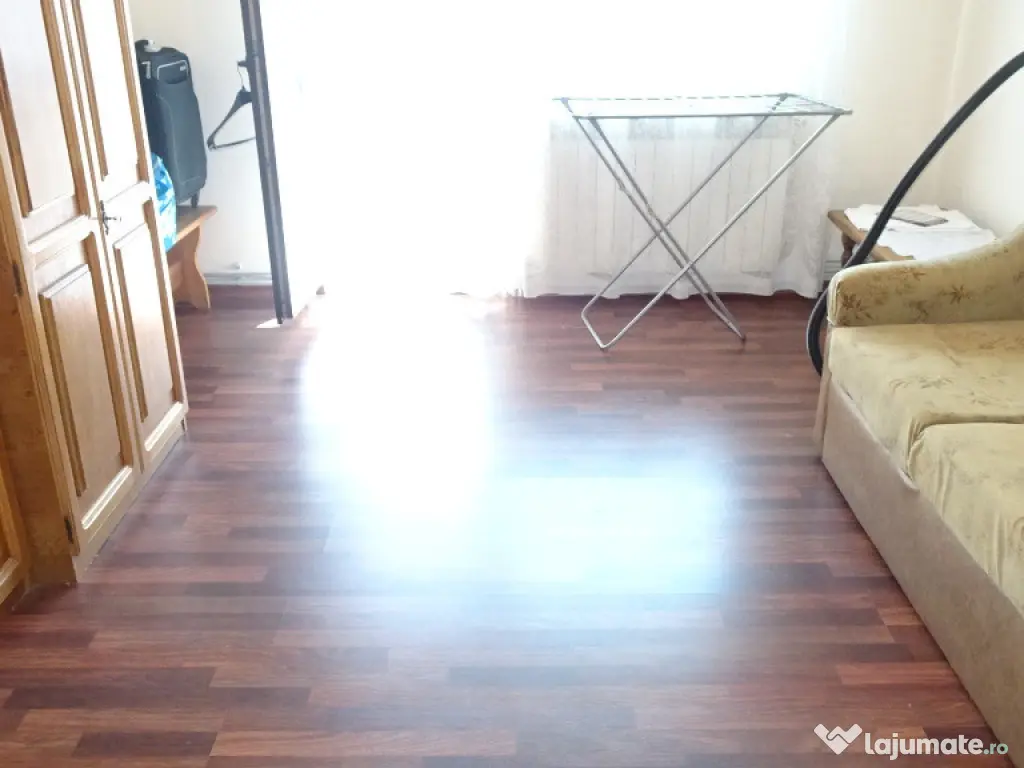 Vand apartament de 3 camere decomandat Deva, etaj 2, Micro 15, mobilat