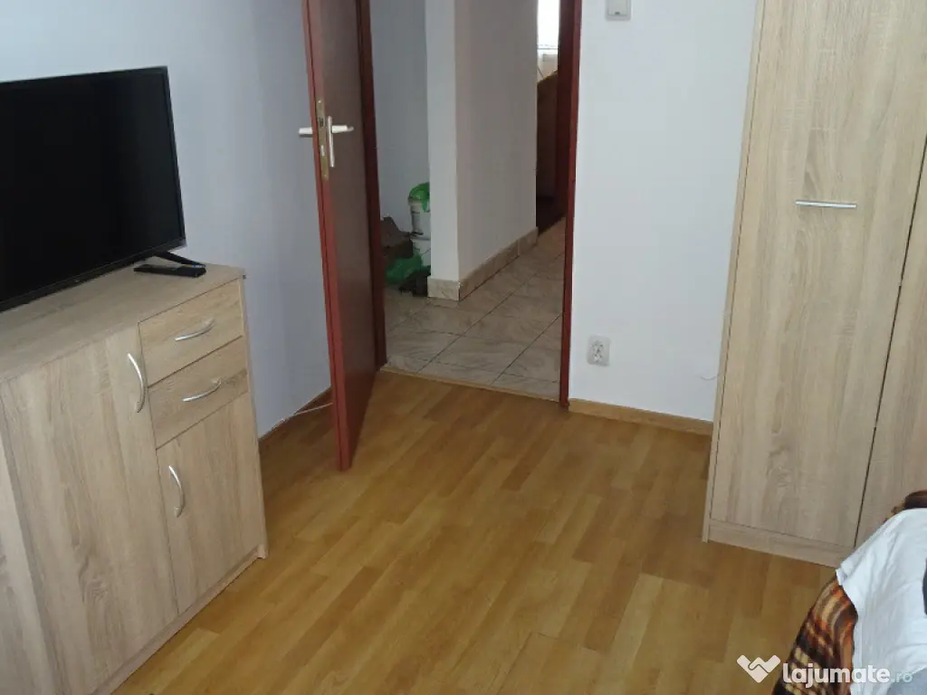 Vand apartament de 3 camere decomandat Deva, etaj 2, Micro 15, mobilat