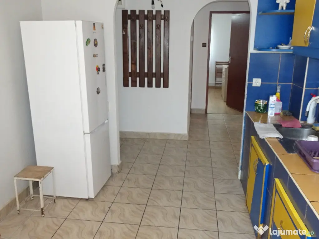 Vand apartament de 3 camere decomandat Deva, etaj 2, Micro 15, mobilat