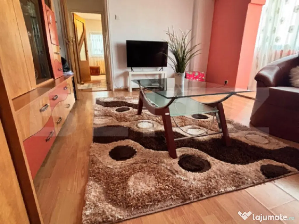 Apartament spatios, 2 camere, decomandat, 58 mp, zona Craite