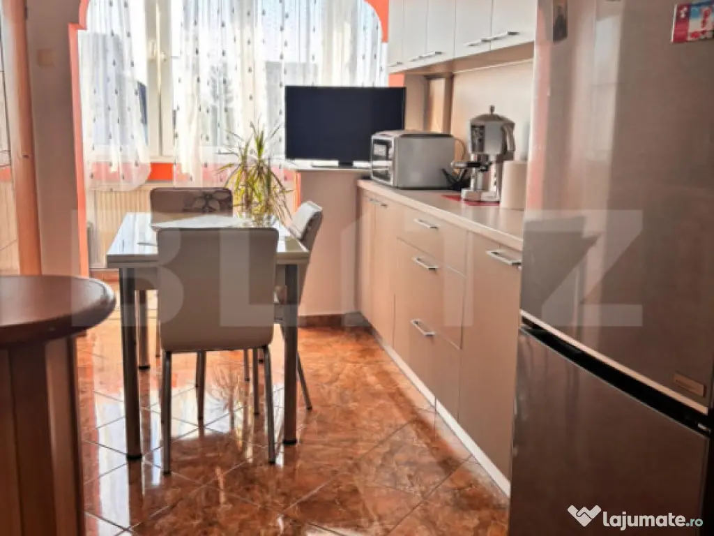 Apartament spatios, 2 camere, decomandat, 58 mp, zona Craite