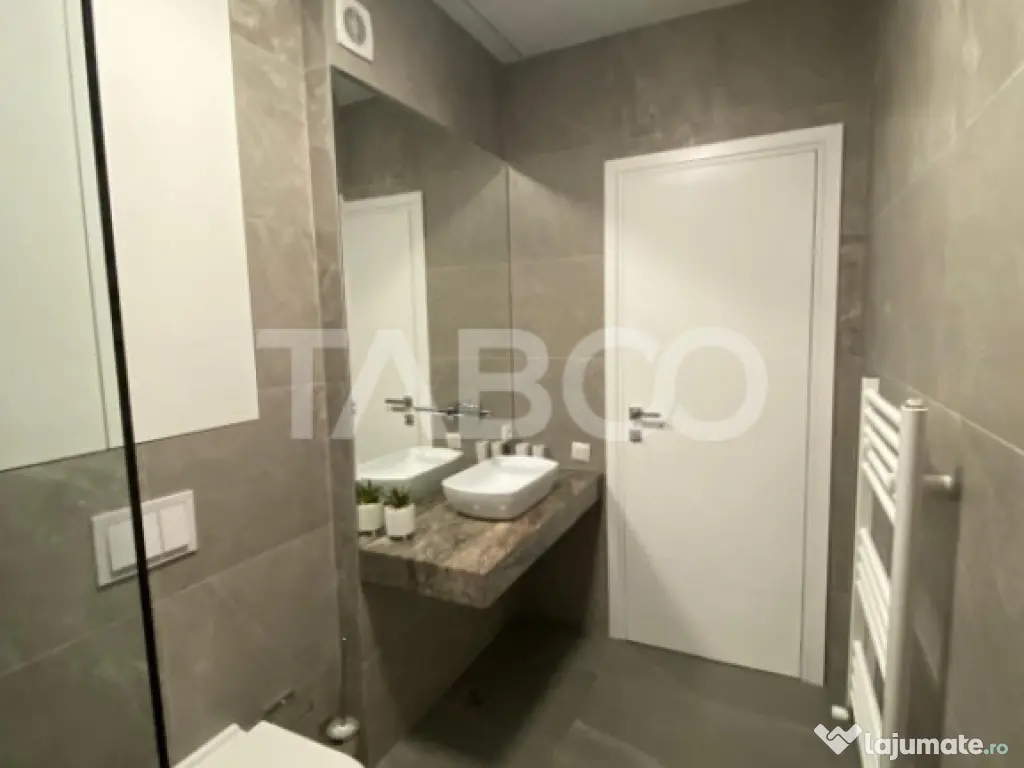 Apartament de vanzare 2 camere decomandate zona Park Lake C 