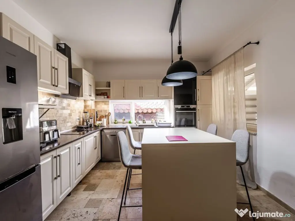 Casă de vânzare – Via Carmina, Vladimirescu -zonă re... 