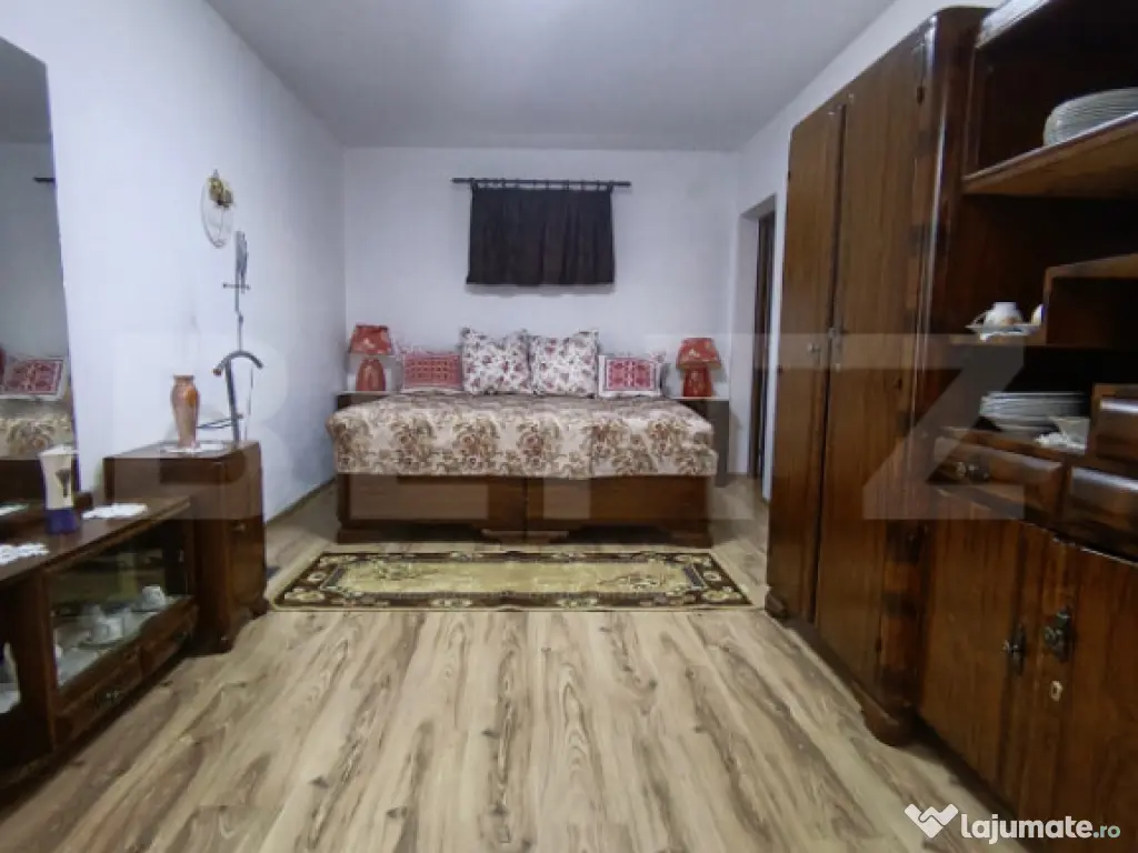 Casa cu 3 camere și teren în suprafață de 2000 mp