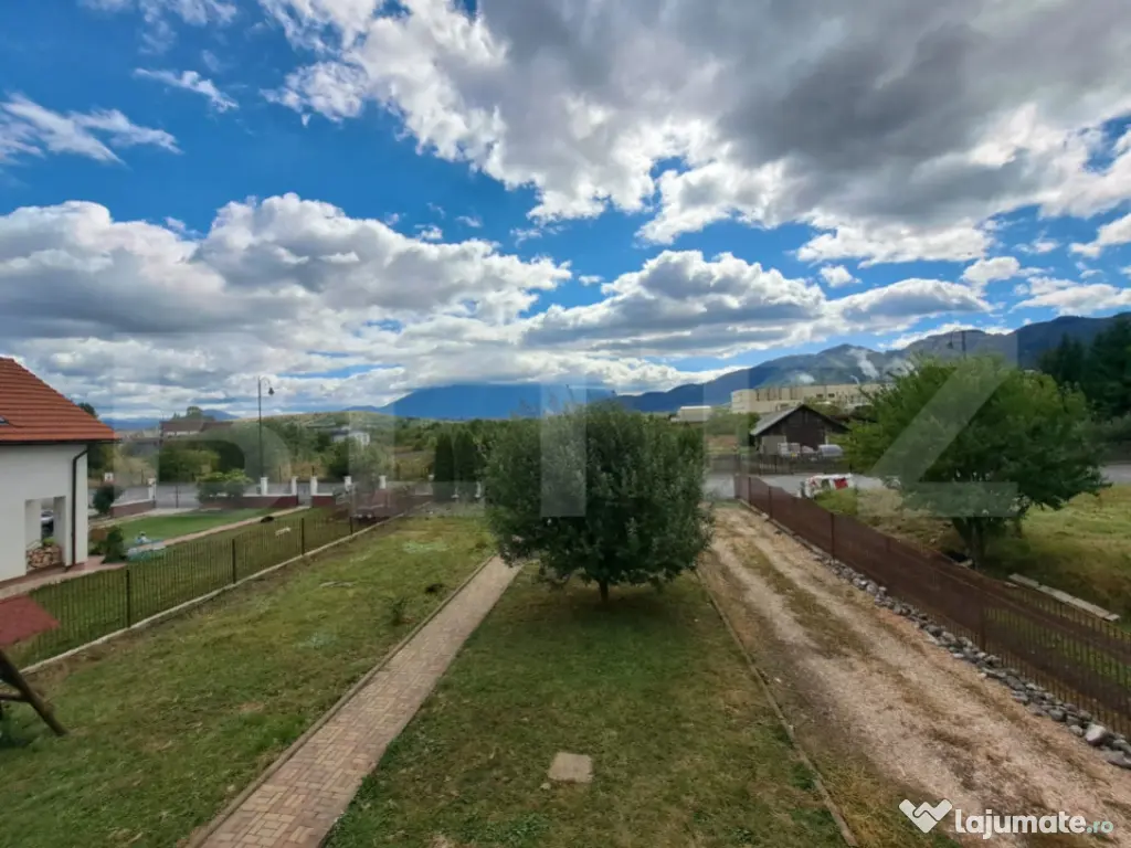 Casă 330 m² – teren 1210 m² – ideală pentru locuinț