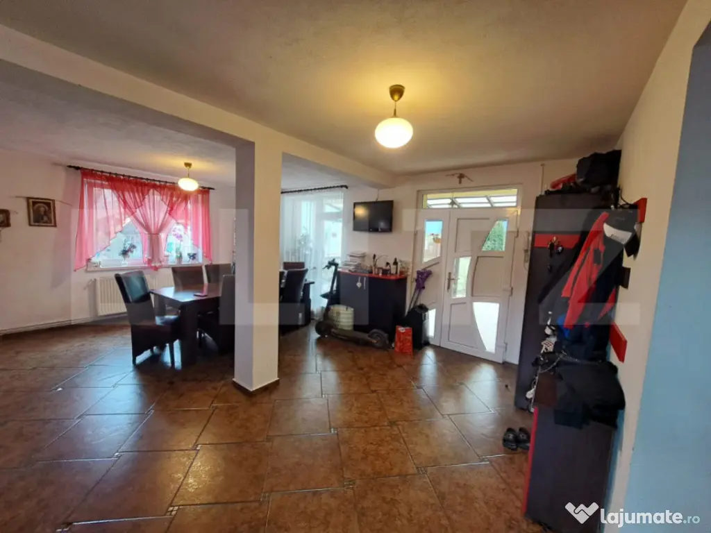 Casă 330 m² – teren 1210 m² – ideală pentru locuinț