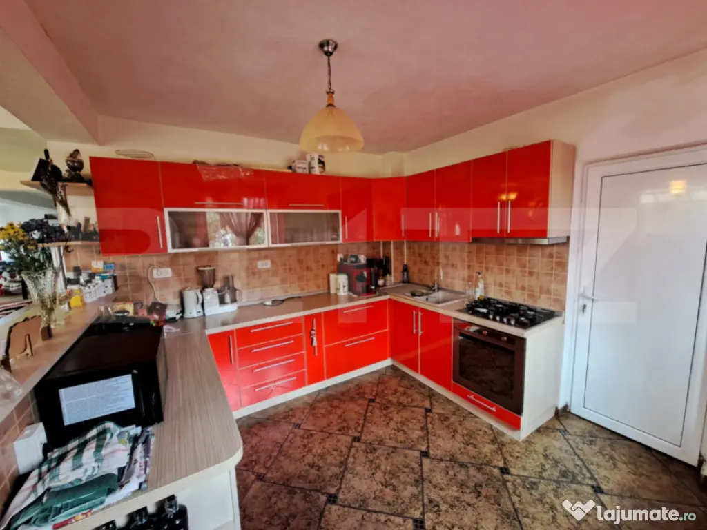 Casă 330 m² – teren 1210 m² – ideală pentru locuinț