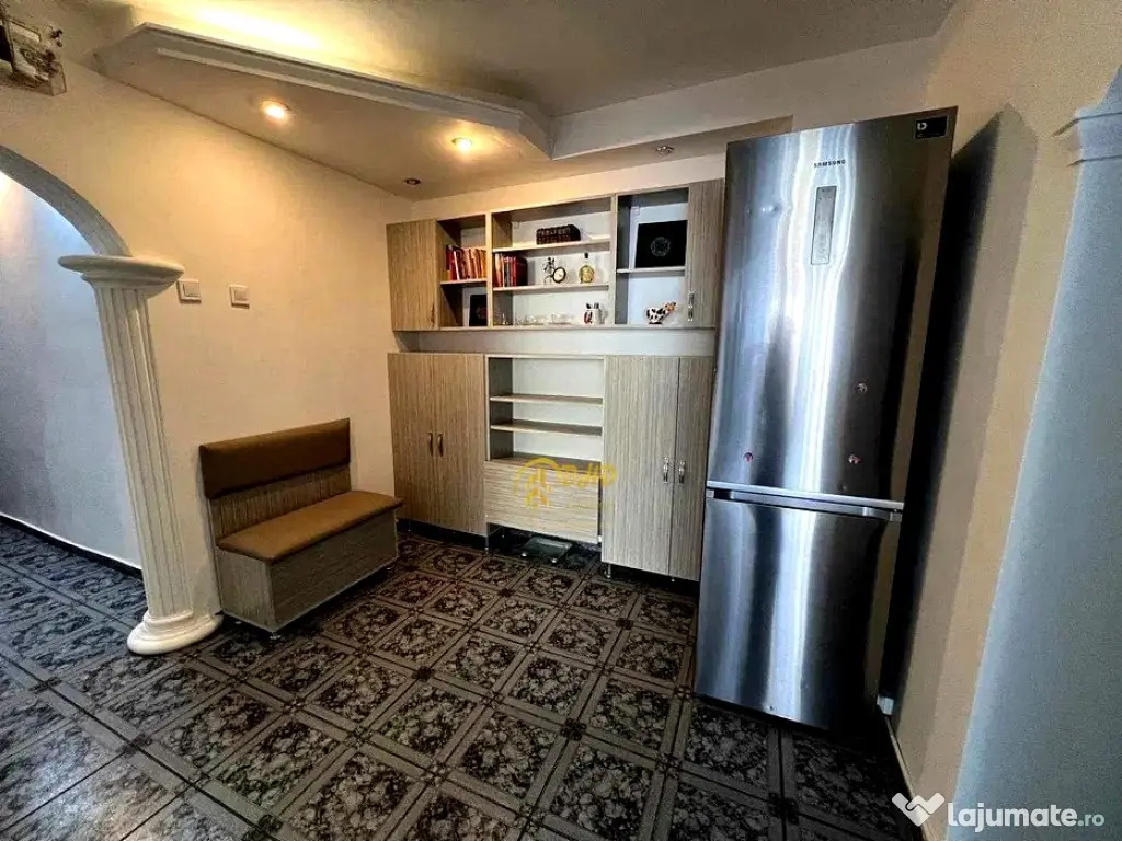 Apartament cu 3 camere in zona Podu Ros 