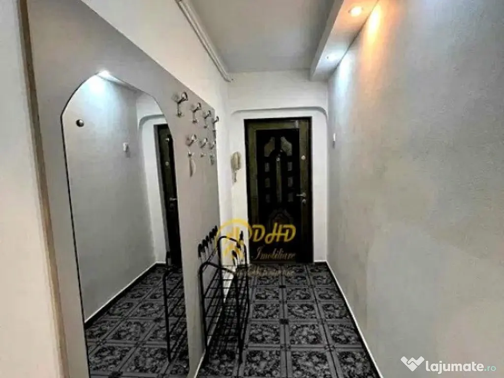 Apartament cu 3 camere in zona Podu Ros 